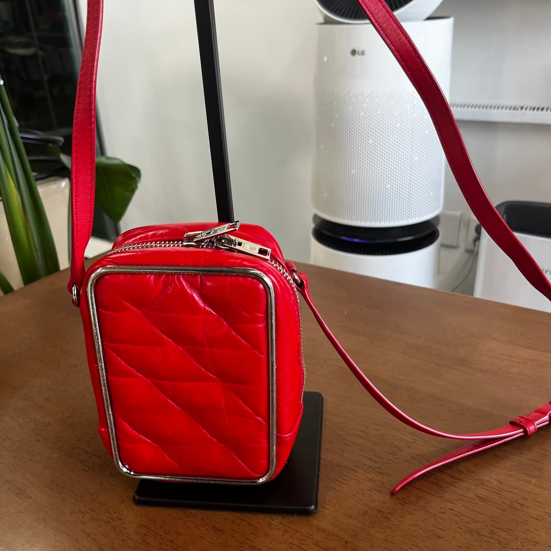 알렉산더왕 퀼팅 레더 크로스백 상품이미지2