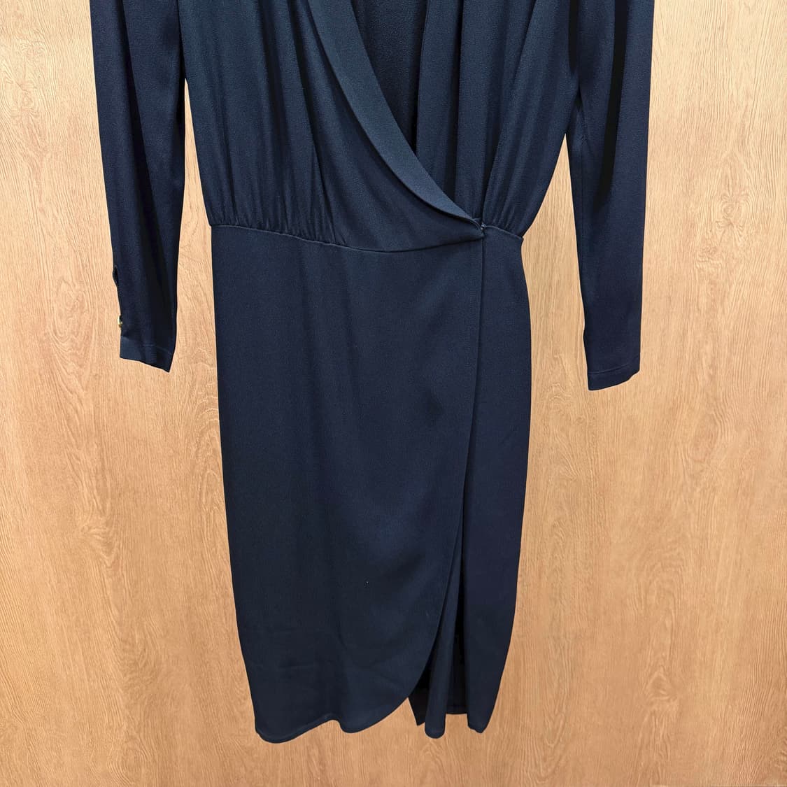 소니아 리키엘 딥 브이넥 미디 원피스 랩 스타일 허리 셔링 디테일 블랙 상품이미지5