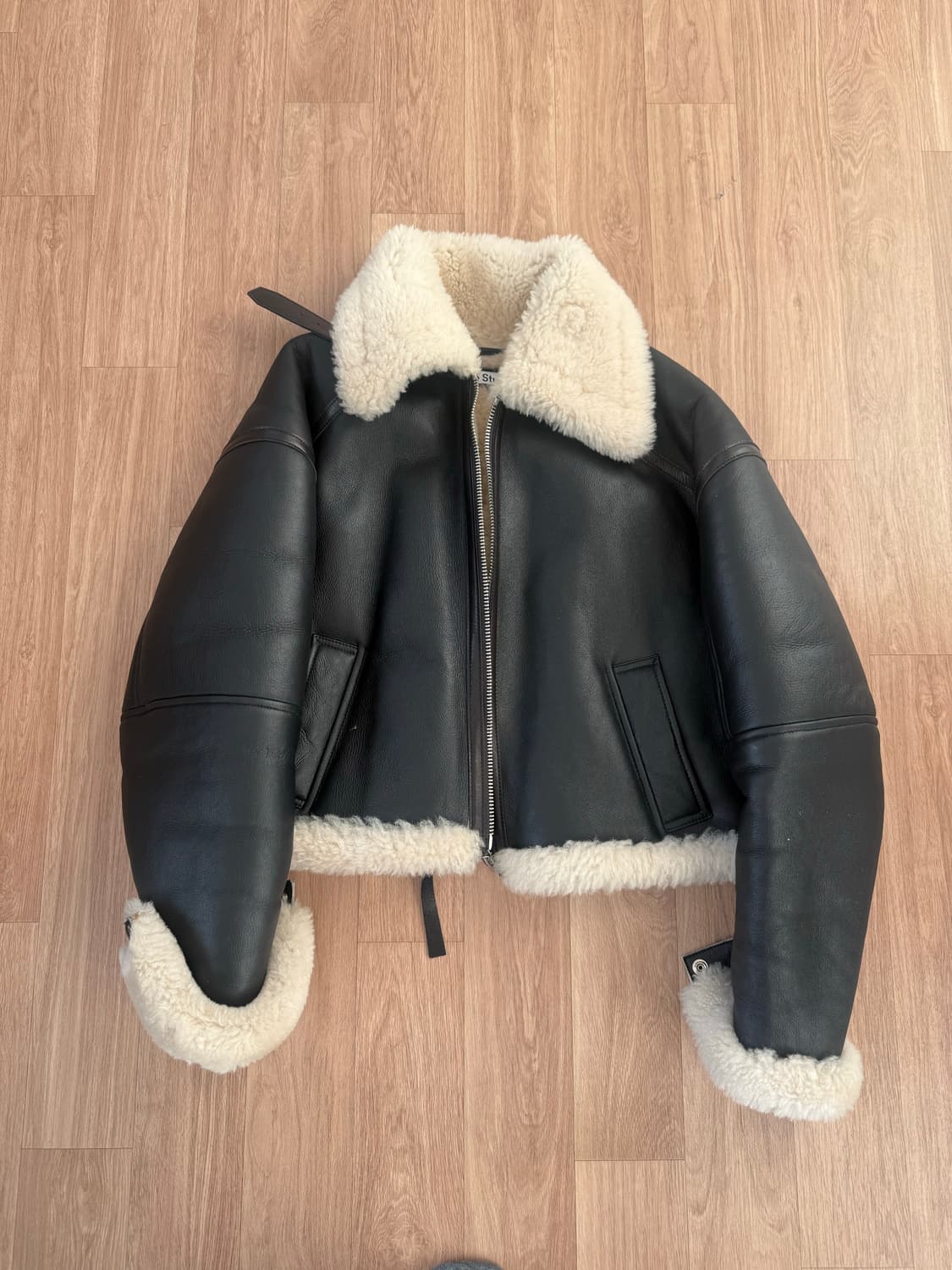 아크네 무스탕 38  상품이미지1