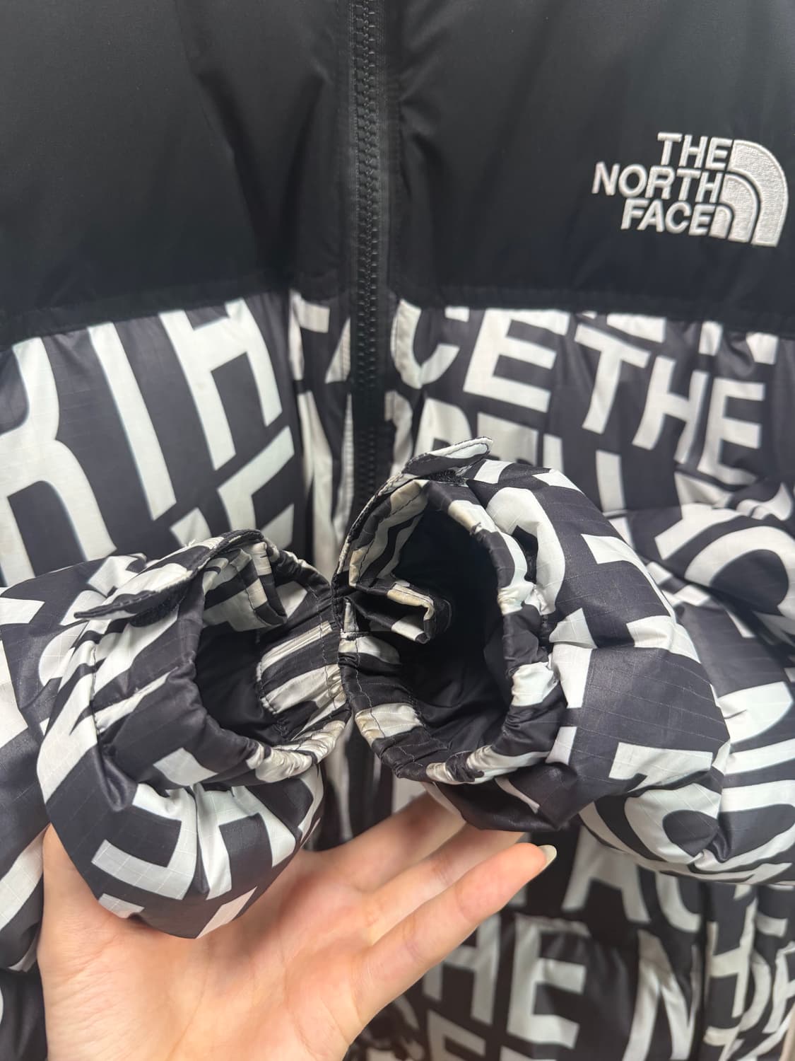 노스페이스 화이트 라벨 노벨티 눕시 다운 자켓 프린트 블랙 숏패딩 상품이미지7
