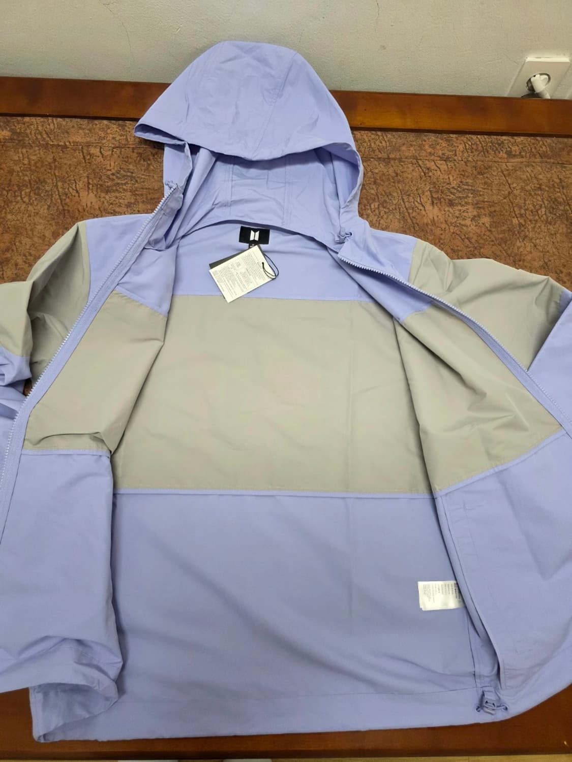 [새제품] BTS IDOL 테마 윈드브레이커 바람막이 M 상품이미지7