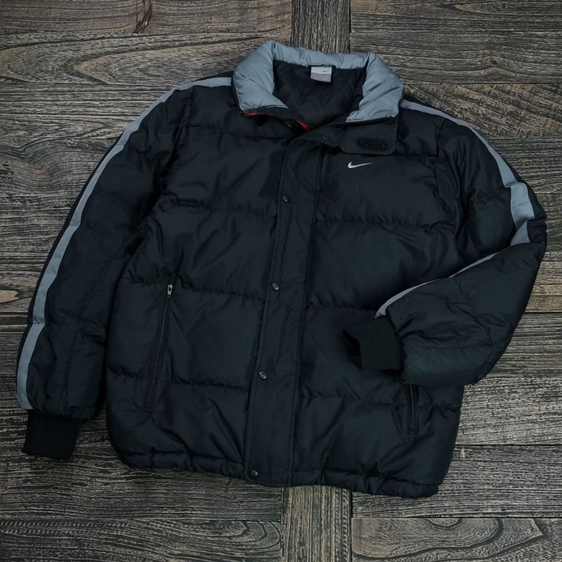 [나이키] 스우시 자수 덕다운 푸퍼 다운 숏 패딩 M16853 상품이미지1