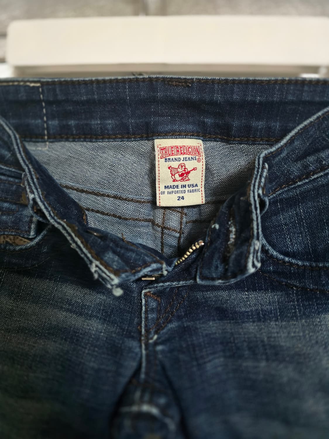 TrueReligion 트루릴리젼 워싱 세미 부츠컷 데님 팬츠 상품이미지2