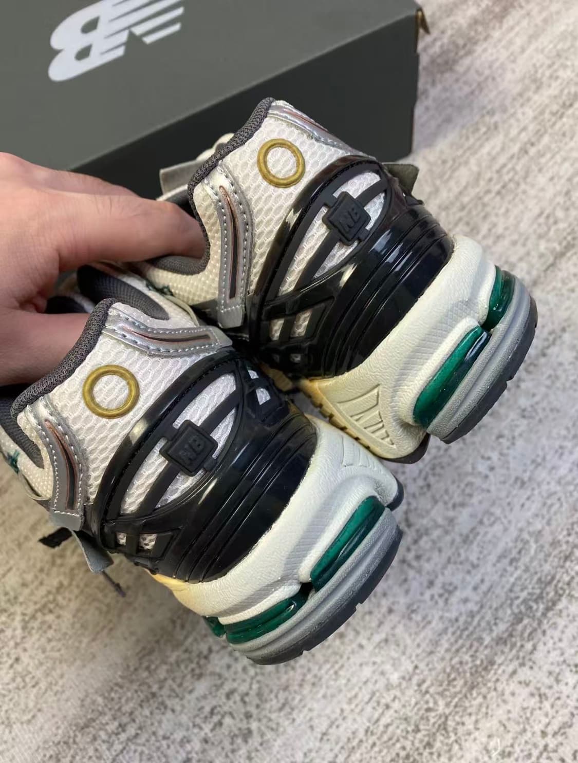 뉴발란스 1906A 실버 메탈릭 캐슬락 상품이미지5