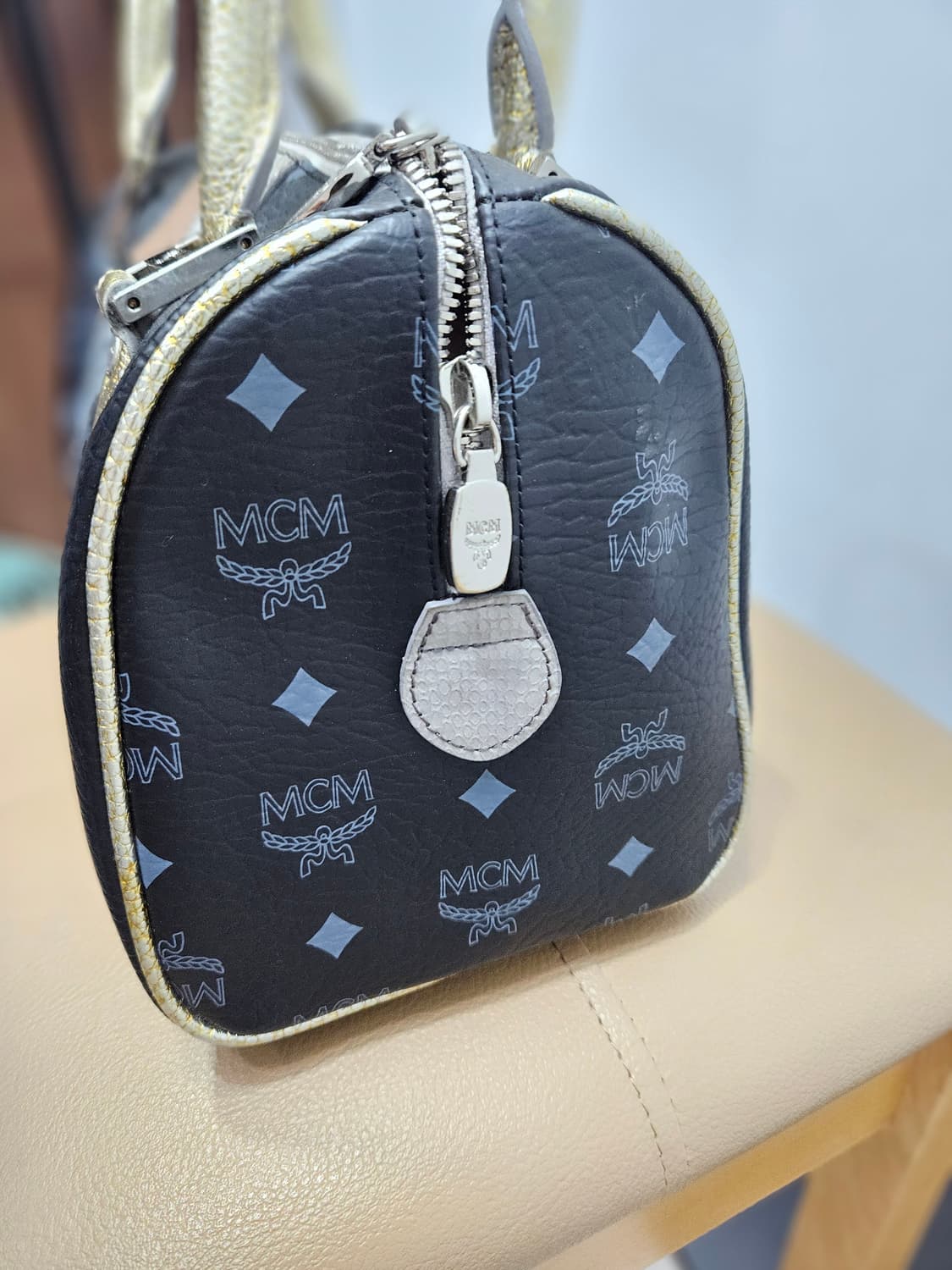 MCM 블랙 라이언 파이톤 보스턴 토드백 상품이미지5