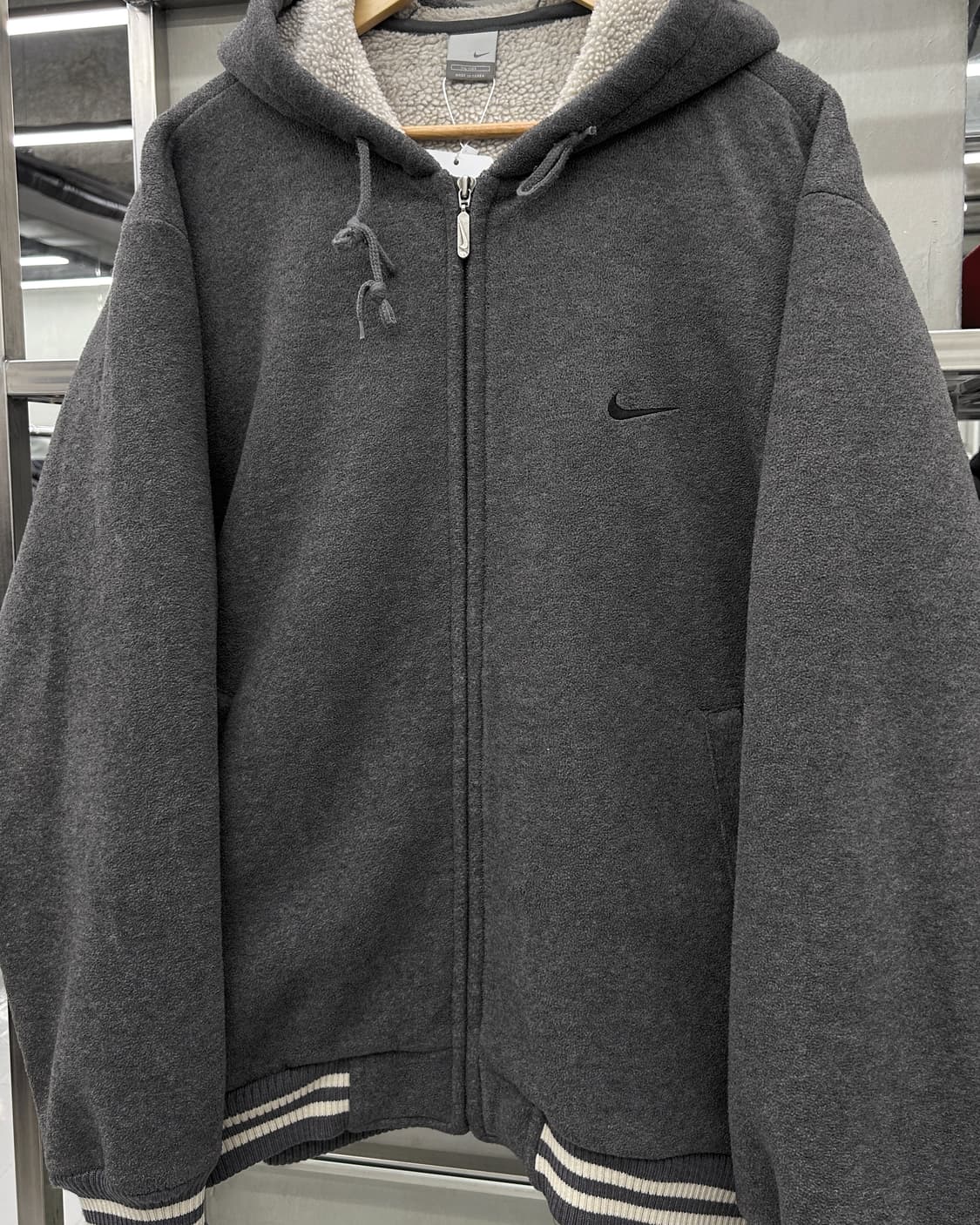 나이키 00s 배스킷볼 스우시 플리스 점퍼 차콜 상품이미지2