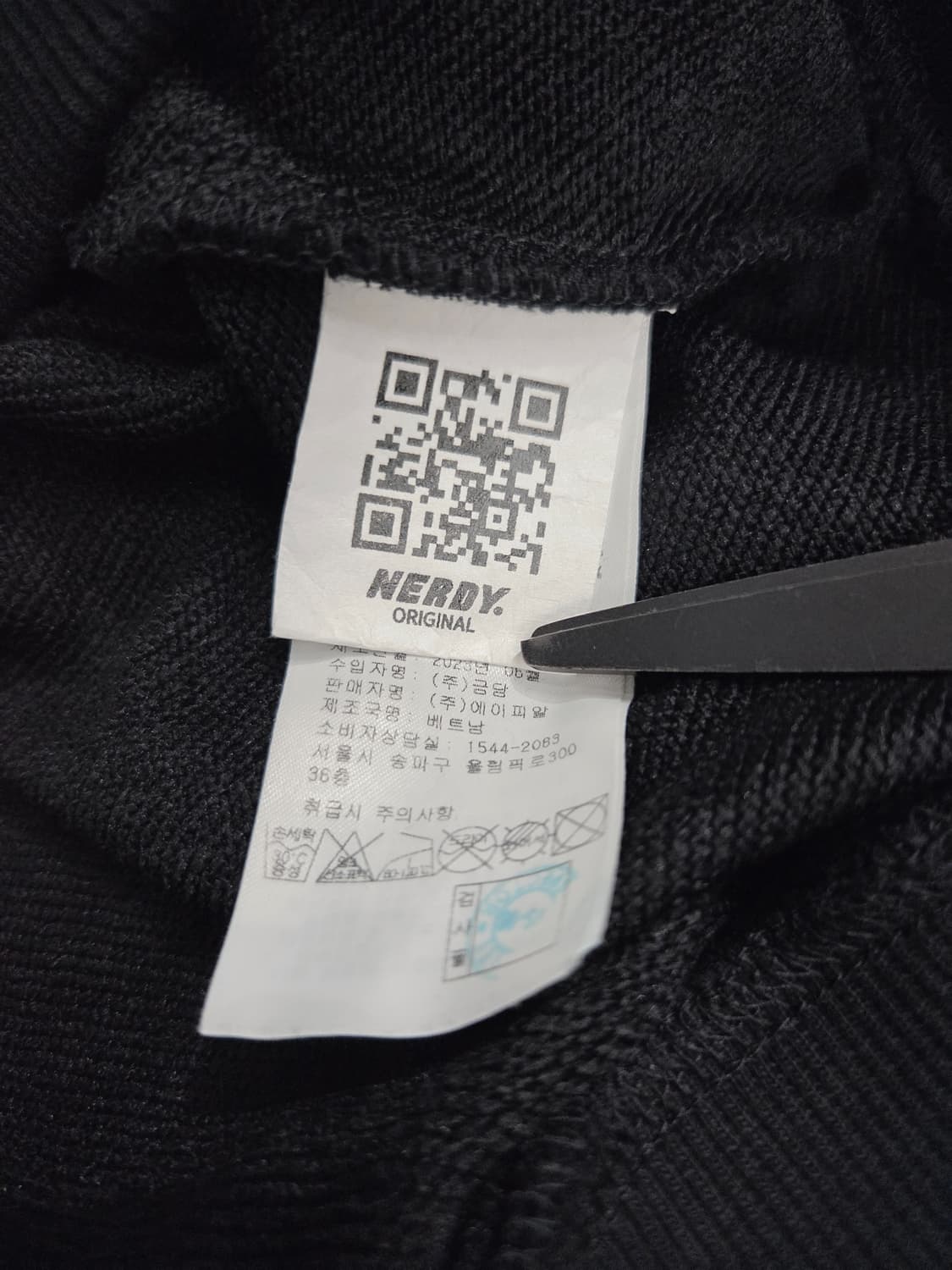 널디 NERDY 블랙 하프집업 크롭 맨투맨_XS 상품이미지6