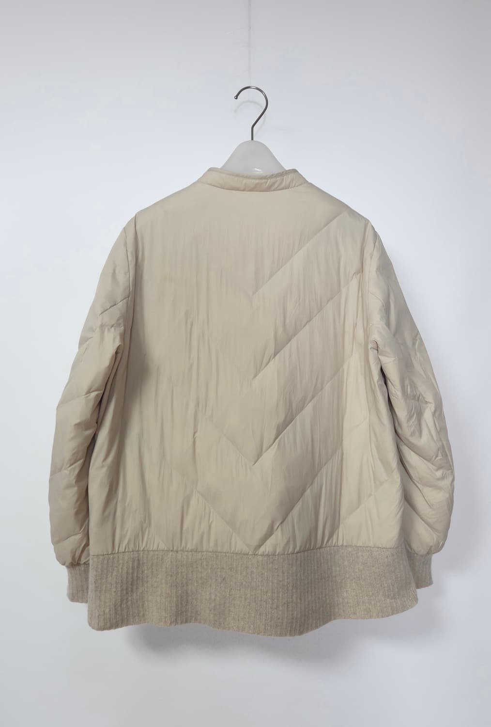 이새 2021 니트 배색 구스다운 경량 패딩  M 사이즈 상품이미지6