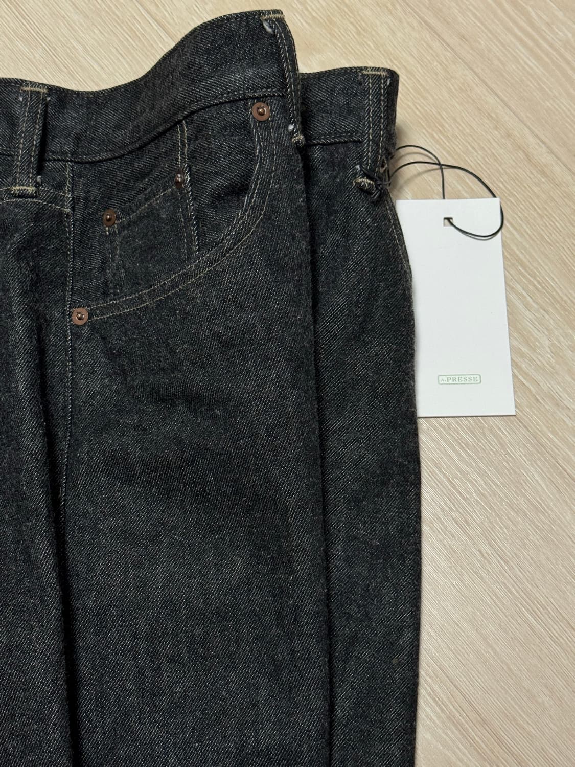 아프레쎄 23aw 블랙워시드 데님 상품이미지1