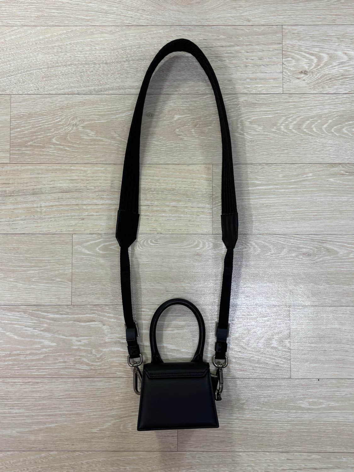 자크뮈스 라 몽타뉴 르 치키토 옴므 매신저백 상품이미지4