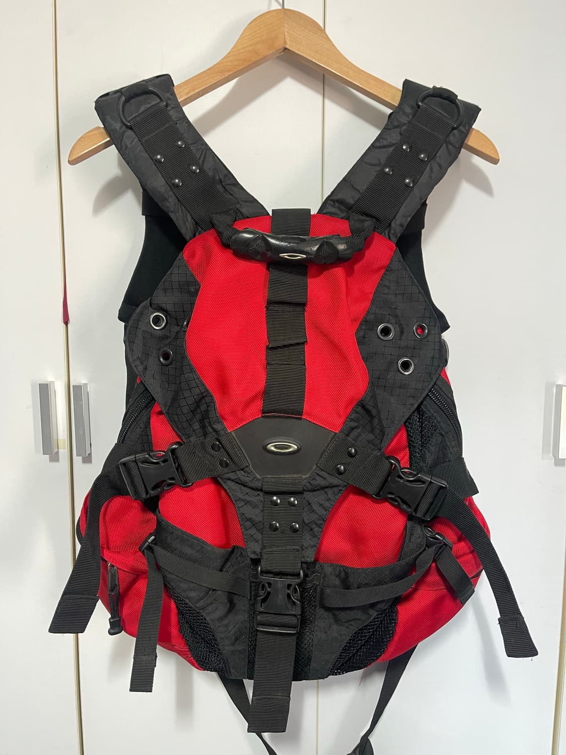 오클리 백팩 레드/블랙 상품이미지1