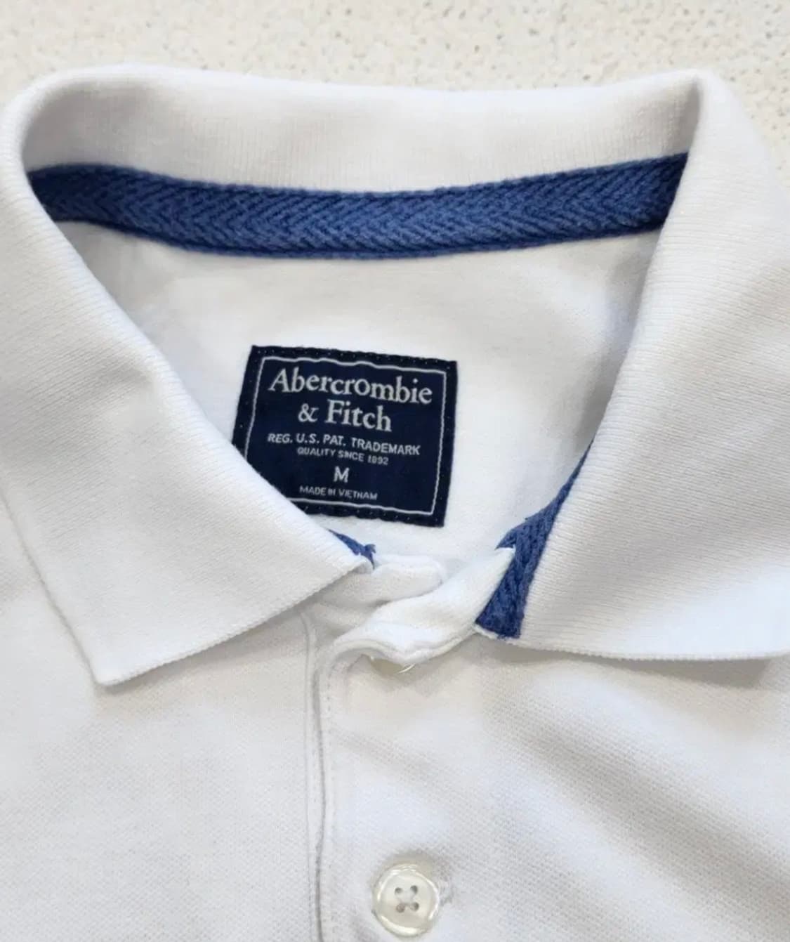 아베크롬비앤피치 화이트 카라티 M 사이즈 상품이미지2