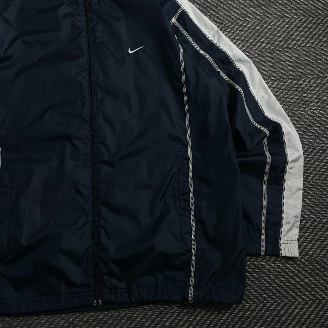 나이키 올드스쿨 빅로고 스티치 디테일 네이비 바람막이y 3947 상품이미지4