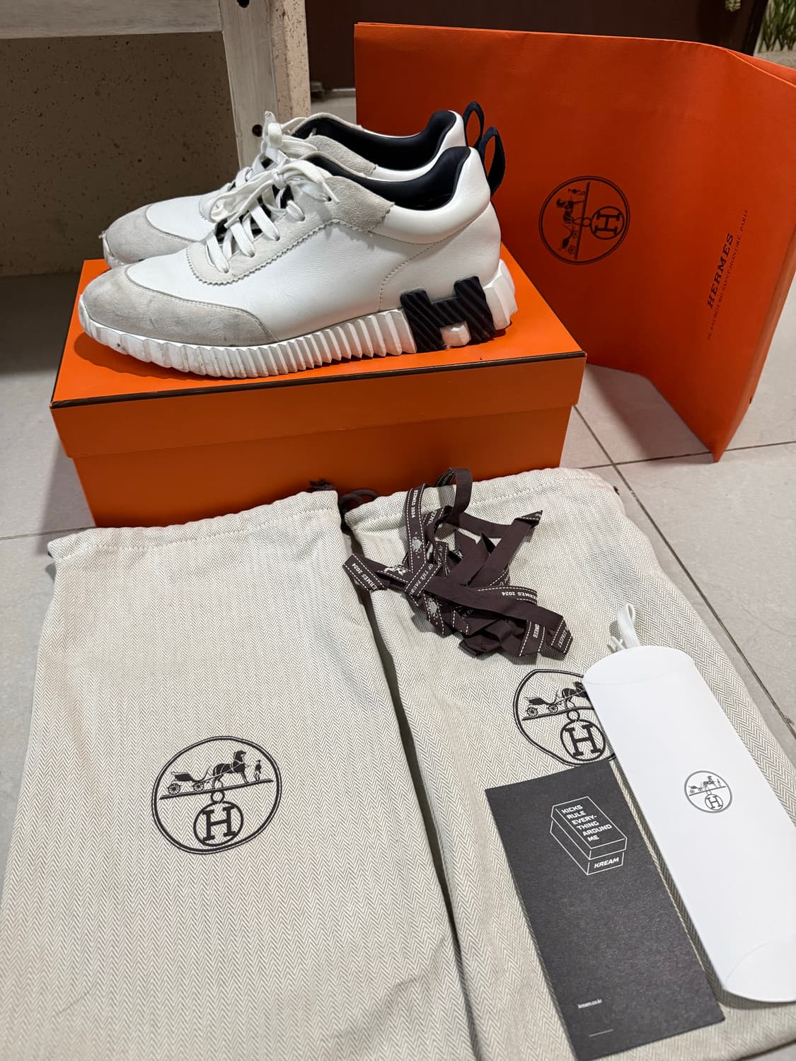 크림판 풀박스 에르메스 바운싱 스니커즈 42사이즈 상품이미지1