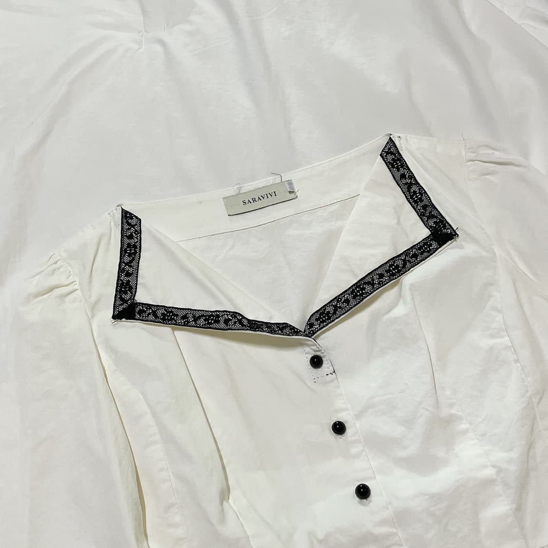 빈티지 ) 블랙레이스포인트 핀턱블라우스 상품이미지1