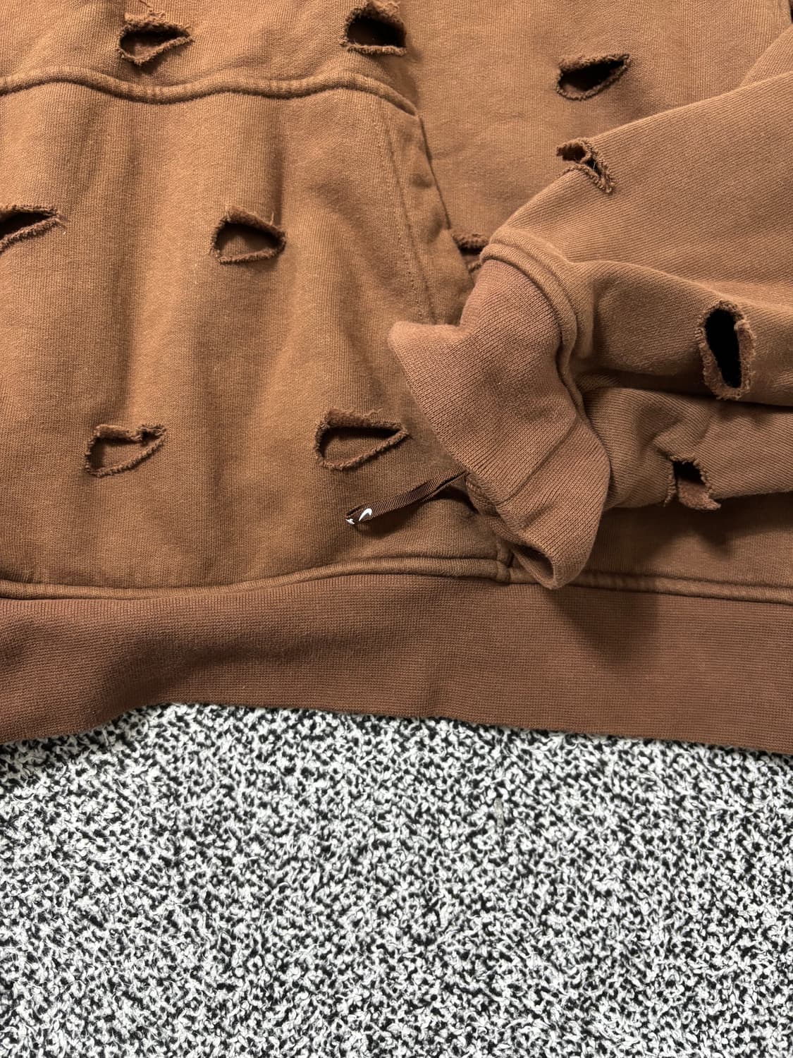 빈티지9. 자크뮈스 x 나이키 뉴진스, 코쿤 착용 데미지 후드 후디 상품이미지2