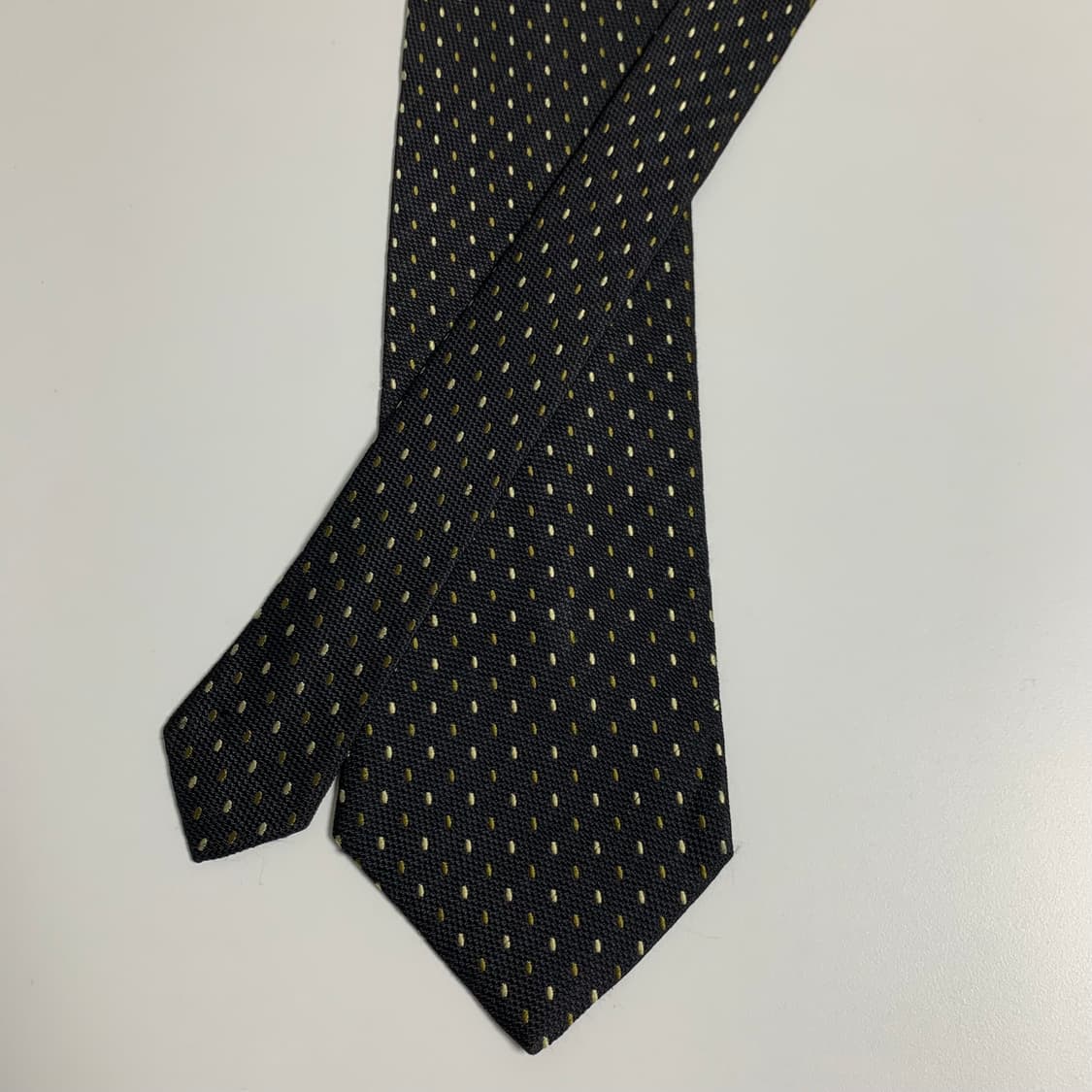 입생로랑(YSL) 도트패턴 블랙컬러 명품넥타이 정장룩코디 A+ 상품이미지3
