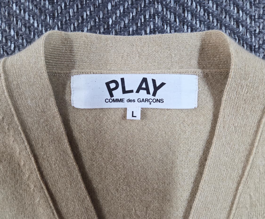 꼼데가르송 베이지 하트 패치 가디건
 상품이미지4