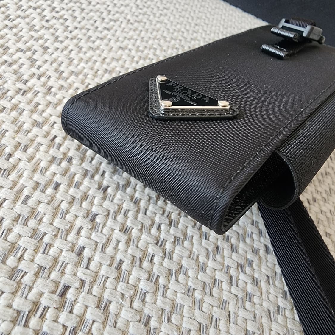 미사용품 프라다 삼각로고 리나일론 테수토 폰 파우치 시가렛 케이스백 상품이미지9
