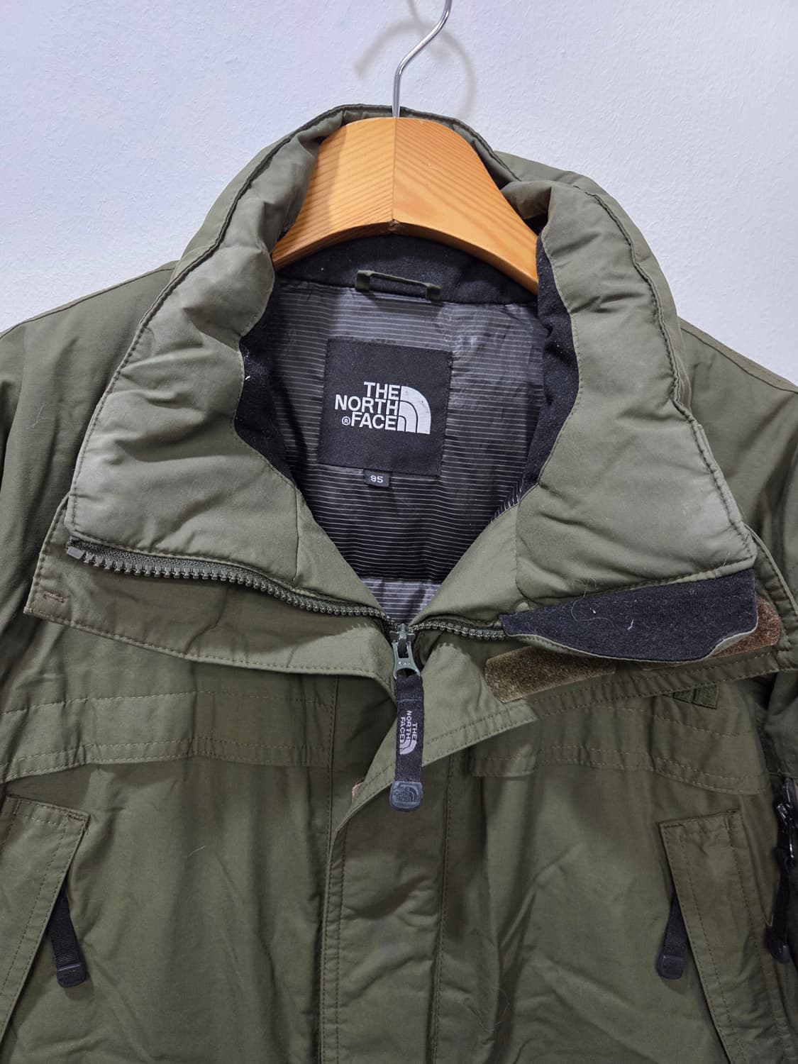 노스페이스 카키색 구스패딩 점퍼 상품이미지3