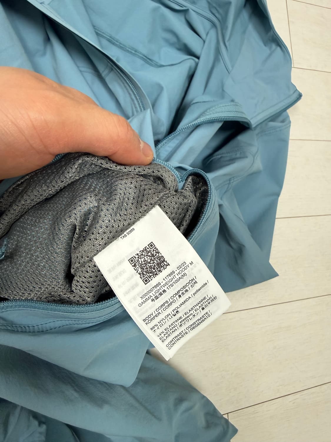 아크테릭스 감마 라이트웨이트 M 사이즈 솔레스 색상  상태 9.9/10  상품이미지4