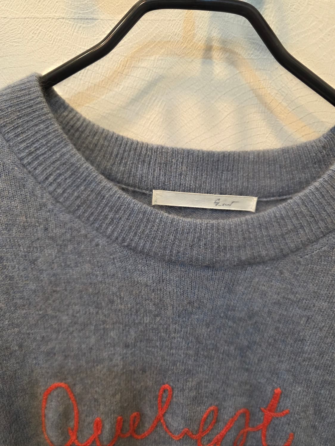 지 컷 라쿤 울 블루 컬러 레터링 니트 상품이미지2