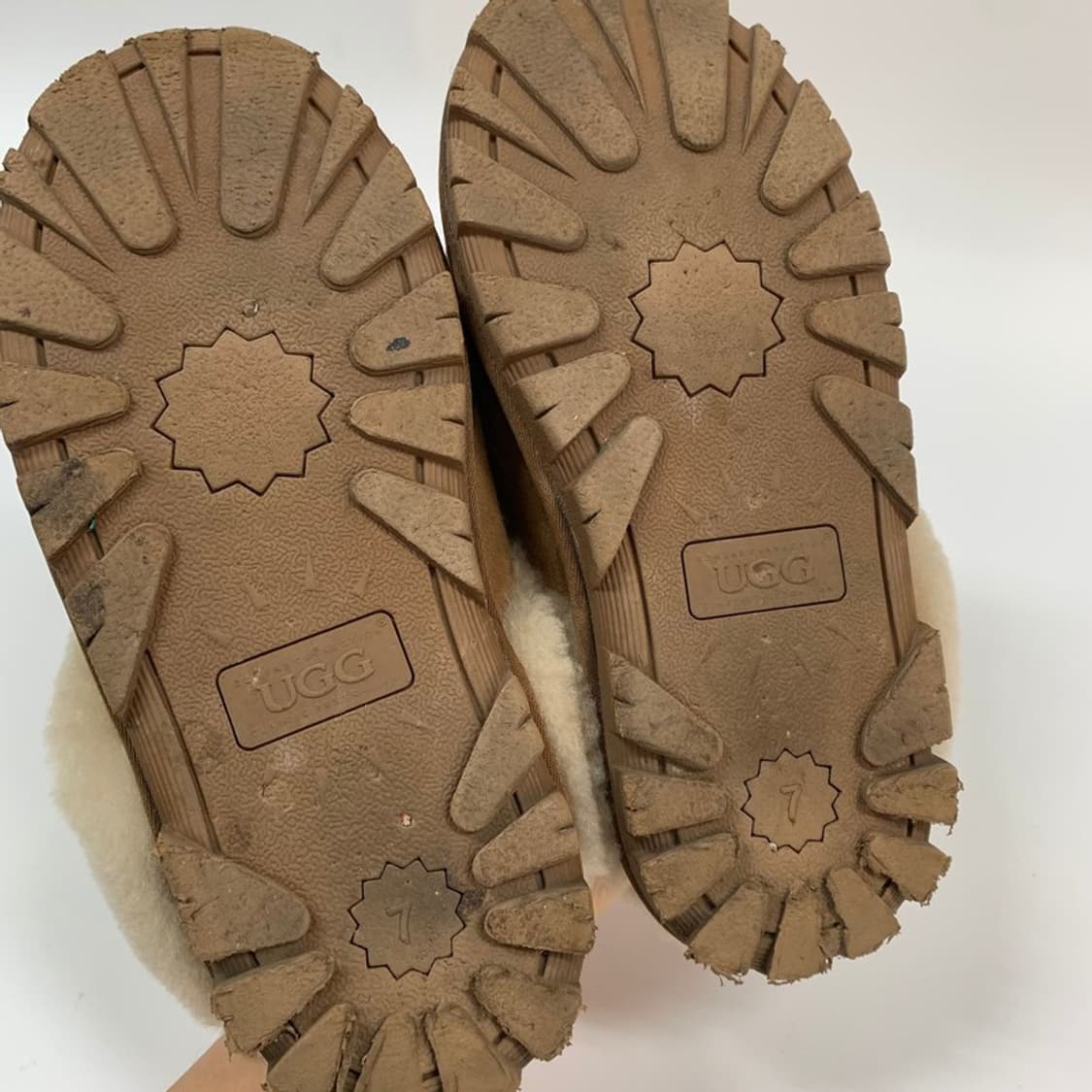 UGG 오즈웨어 양털 슬리퍼 체스트넛 240 상품이미지2