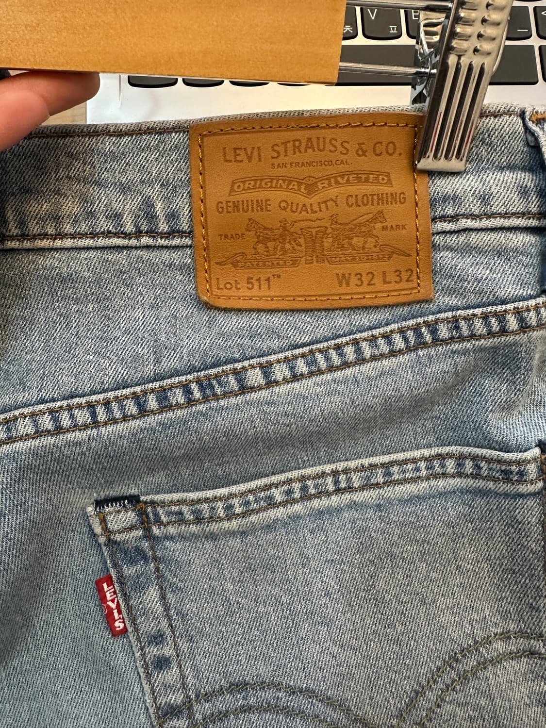32) 리바이스 511 연청 슬림핏 일자 청바지 상품이미지3