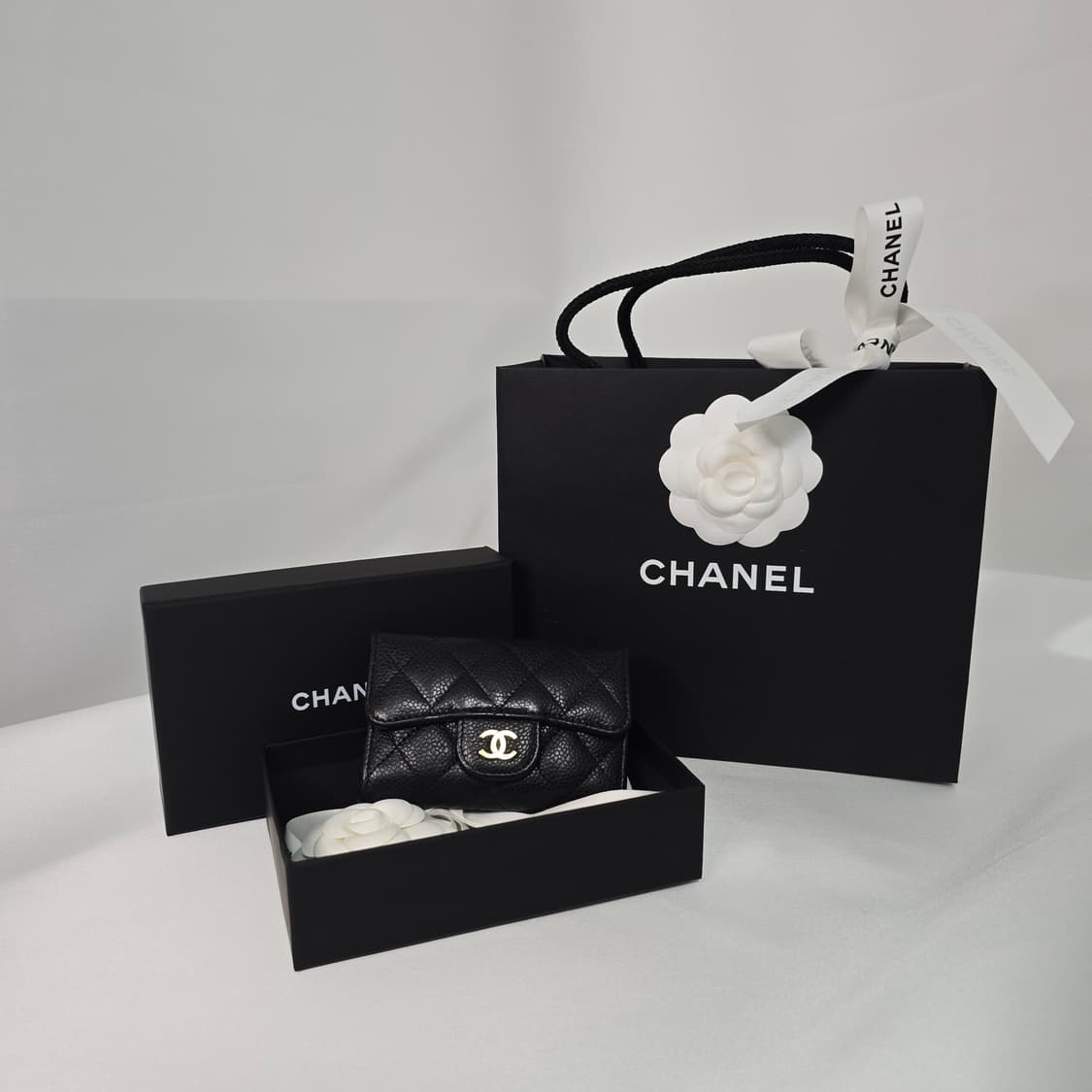 샤넬 클래식 카드지갑 블랙 금장 (AP0214) 상품이미지1