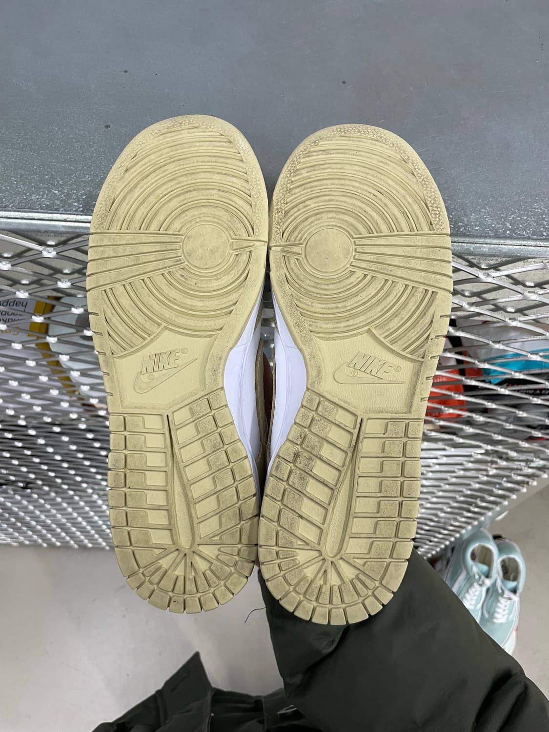 나이키 덩크 로우 팀 골드 앤 화이트 270 상품이미지6