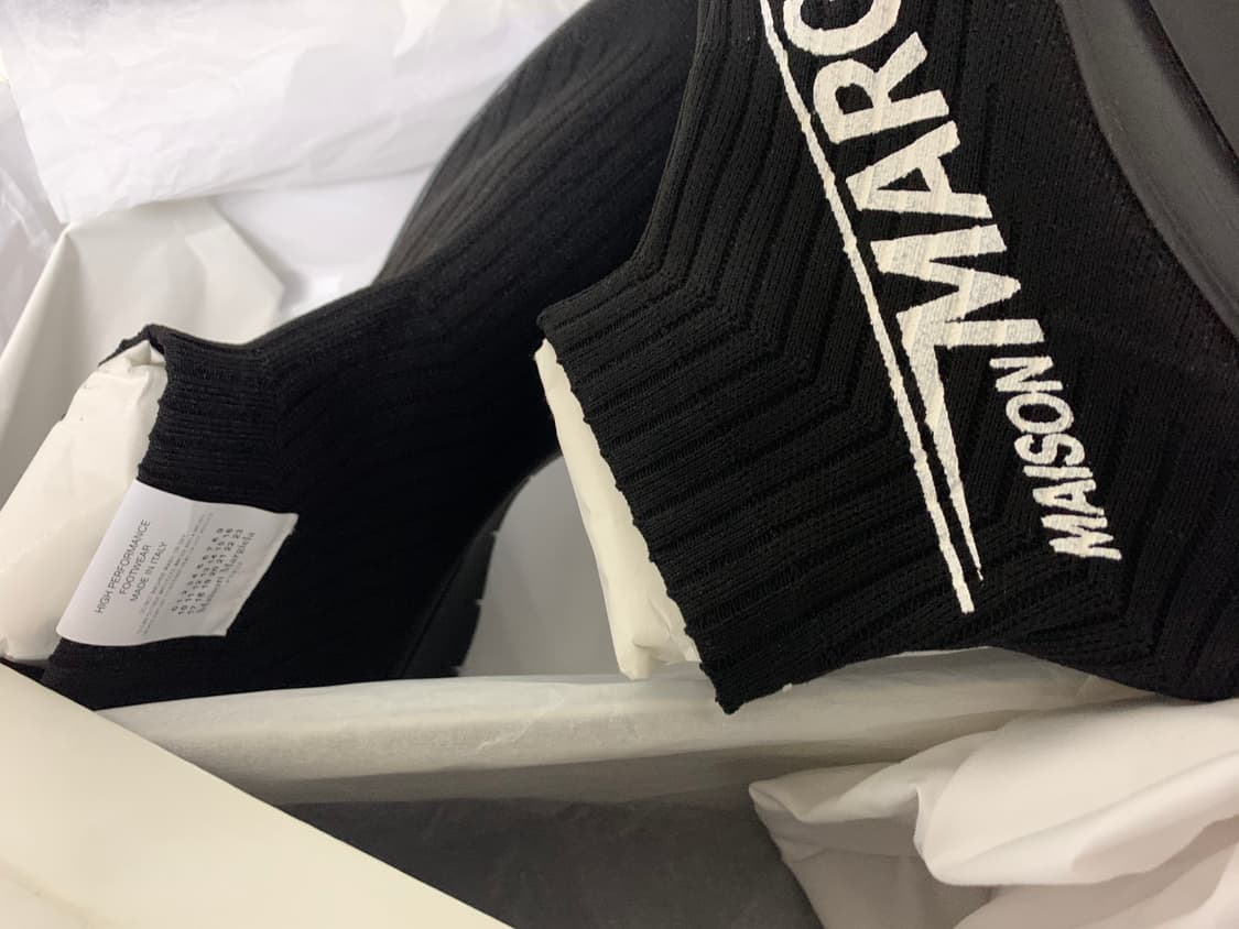 [39] 메종마르지엘라 트리플블랙 화이트로고 삭스러너 상품이미지5