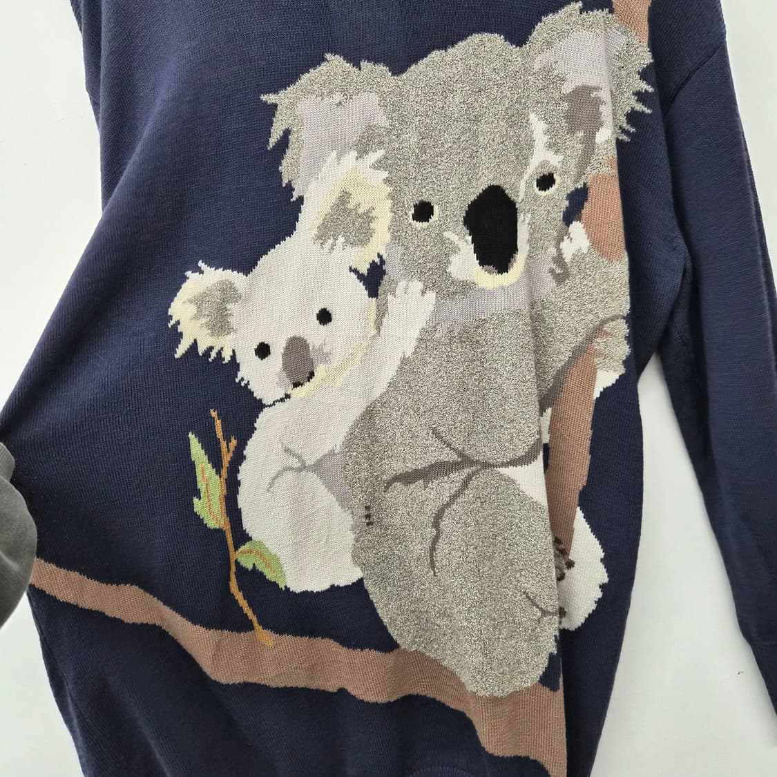 발리 코알라 자수 네이비 니트 스웨터 남성 XL 상품이미지2