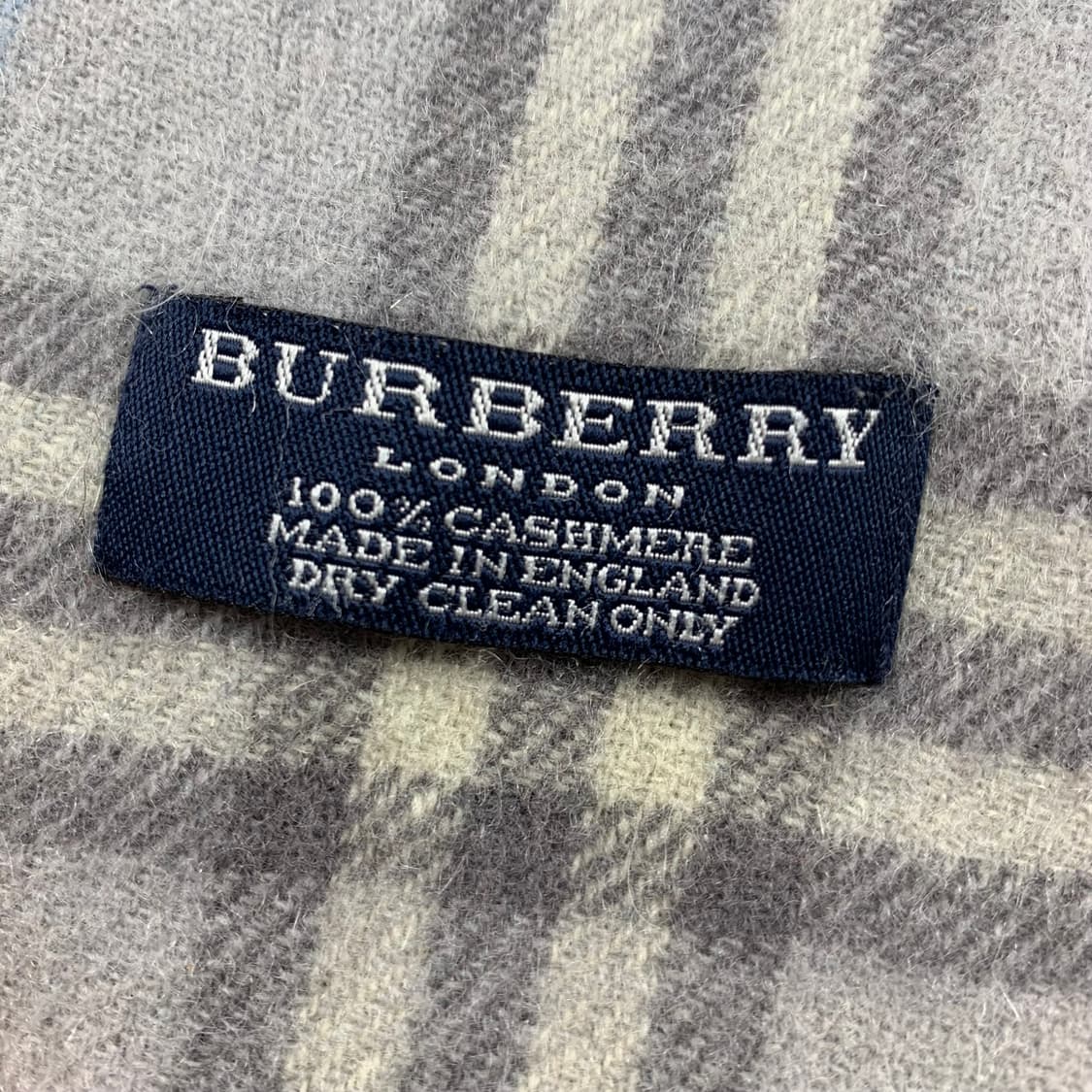 정품 버버리 스카이블루 노바체크 캐시미어 머플러 스카프  상품이미지4