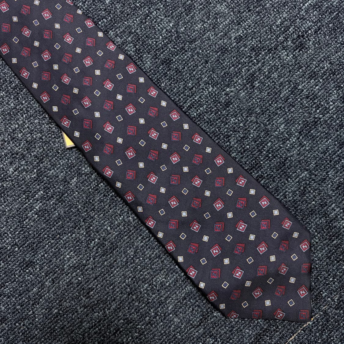 펜디 넥타이 새상품 상품이미지2