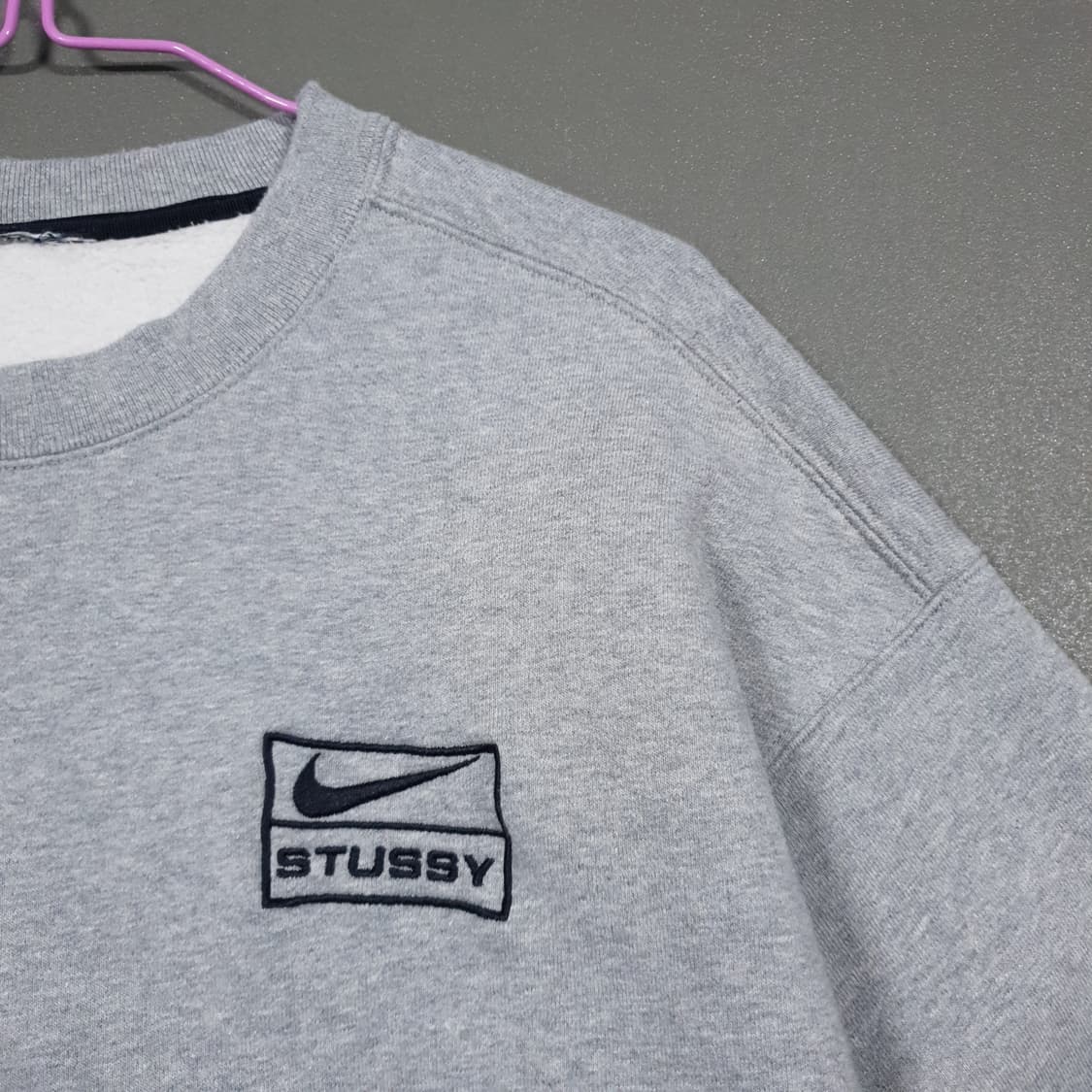 실측 M) 나이키 X 스투시 신형 22FW NRG 플리스 크루넥 그레이 상품이미지2