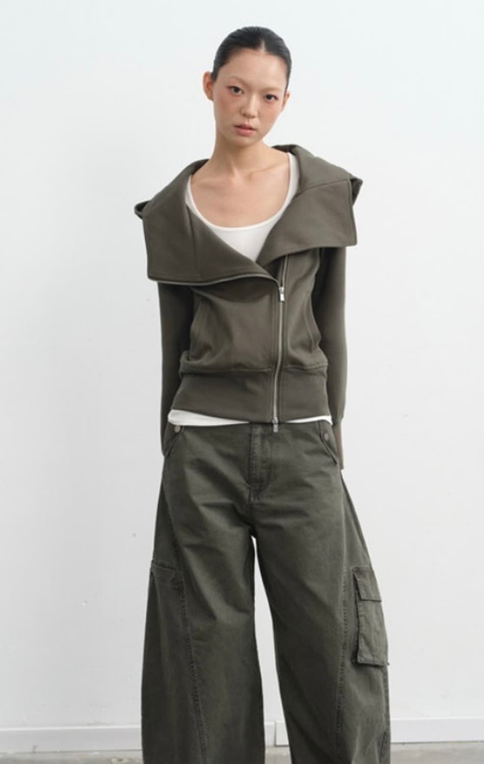 JAKANA 비대칭 지퍼 후드집업 카키 상품이미지5