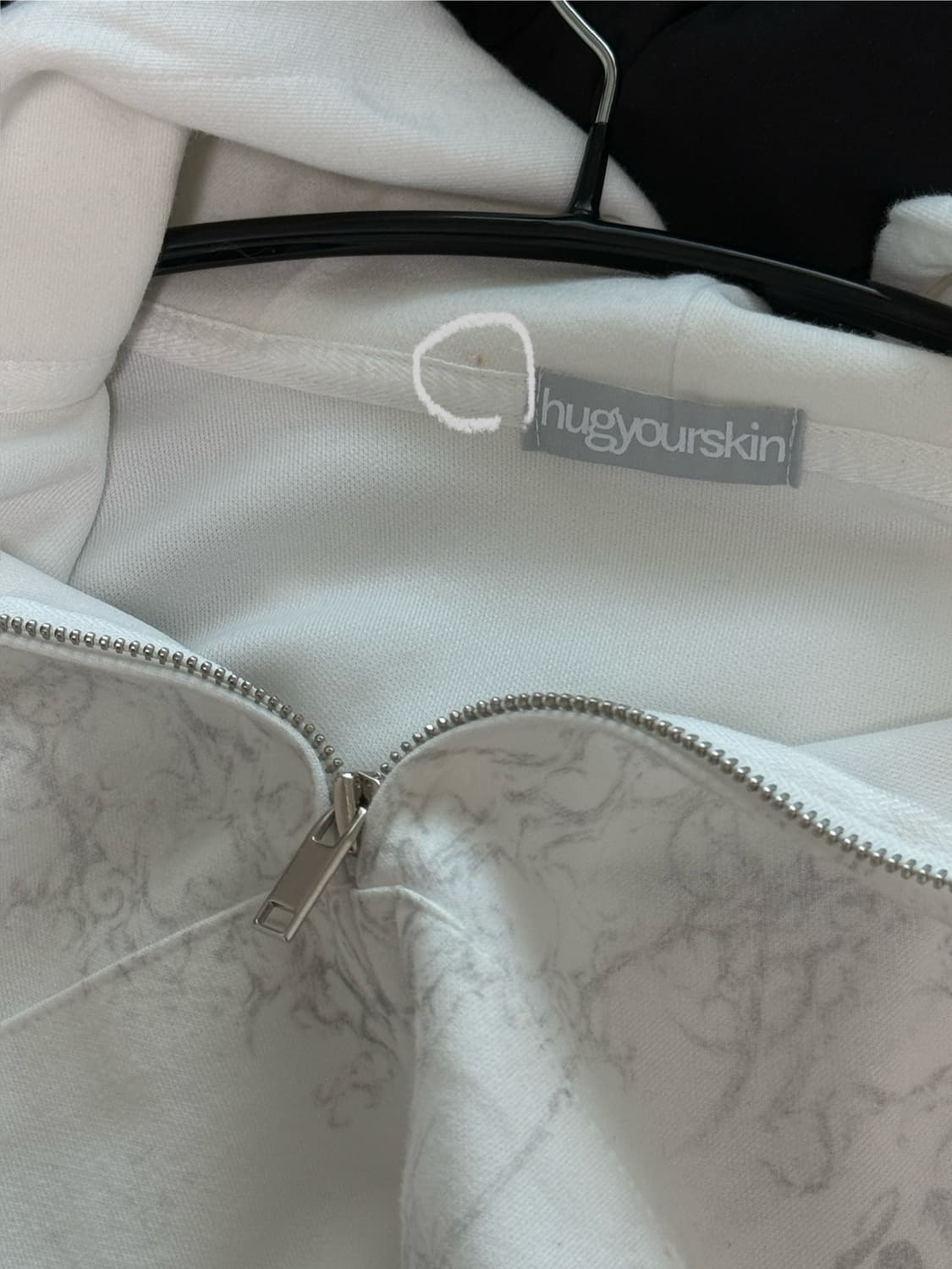 허그유어스킨 플러피 후드집업 SS 화이트 상품이미지2