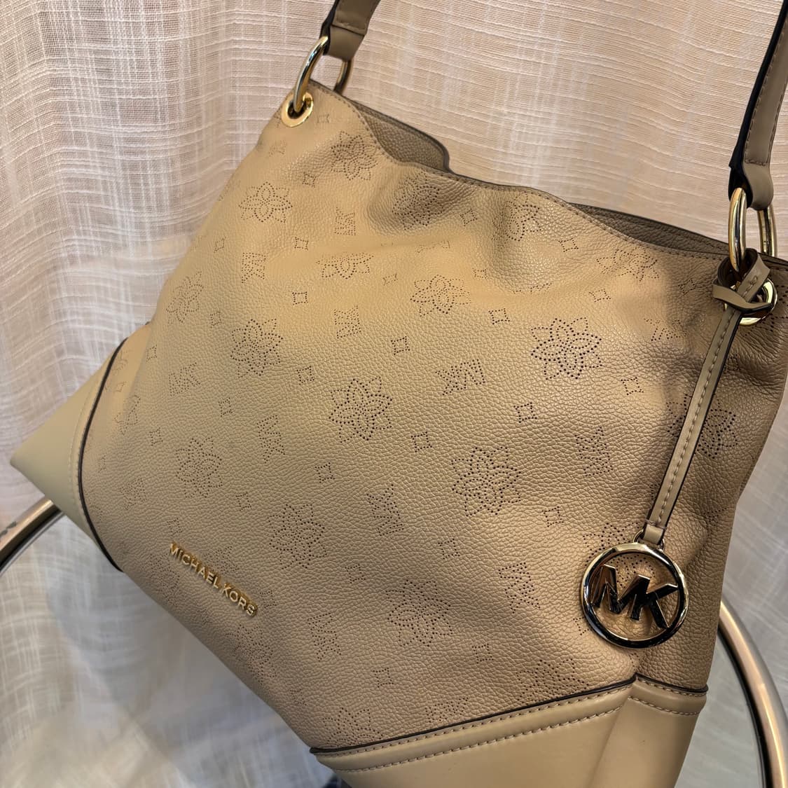 정품 마이클코어스 가죽 숄더백     상품이미지4