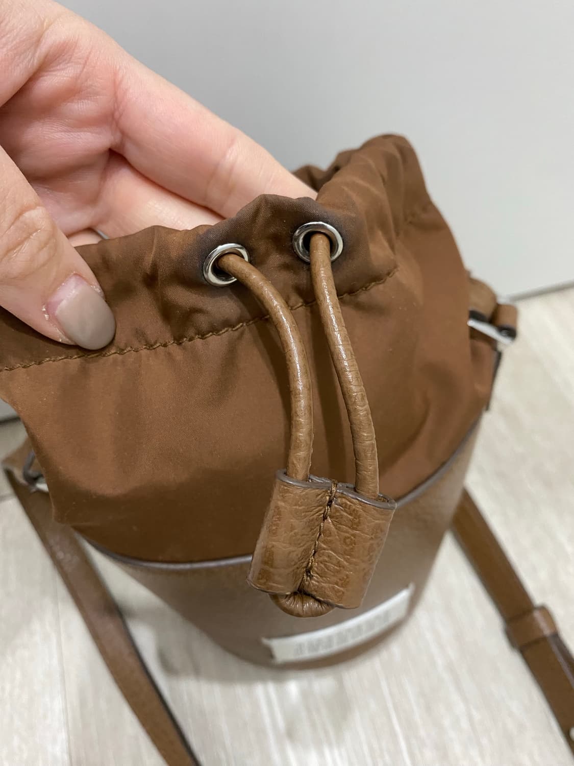 메종 마르지엘라 5AC 버킷백 브라운(정품) 상품이미지3