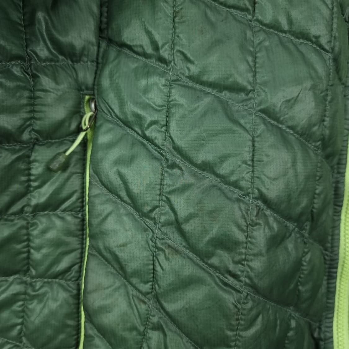 [노스페이스] 로고 자수 경량 패딩 카키 M19786 상품이미지10