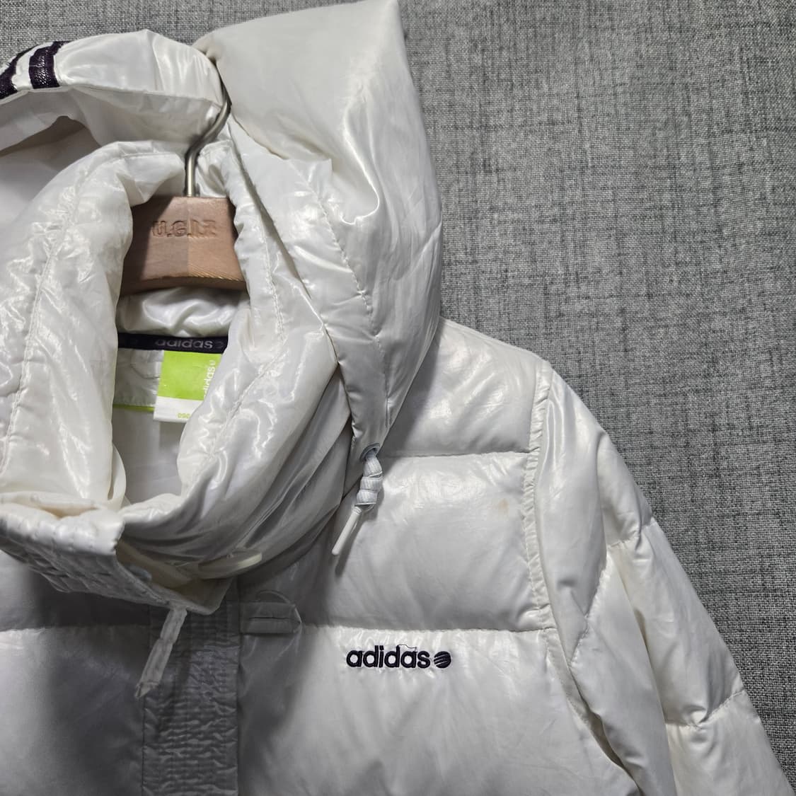아디다스 여성 화이트 트랙탑 덕다운 숏패딩  상품이미지4