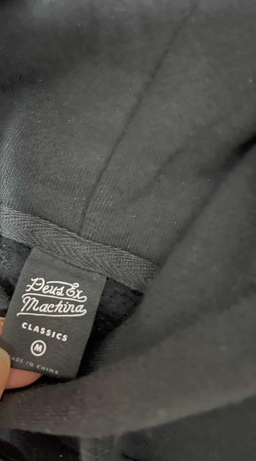 데우스 엑스 마키나 후드티 상품이미지3