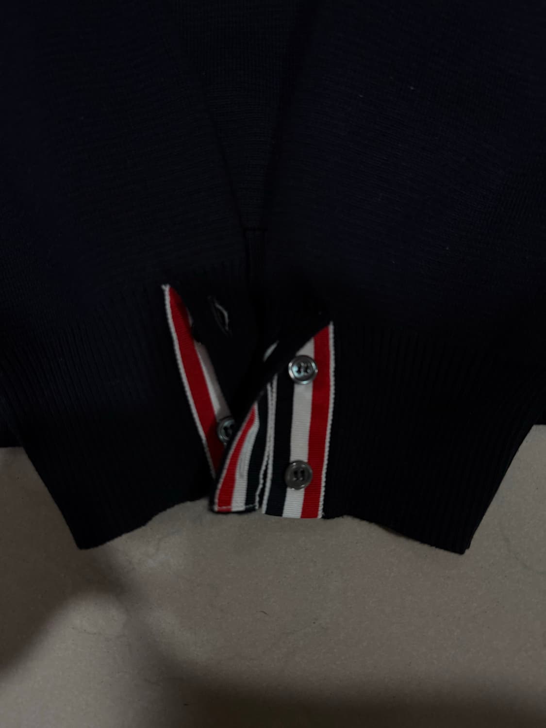 [당일출고,25FW]톰브라운 밀라노스티치 암밴드 니트 상품이미지4