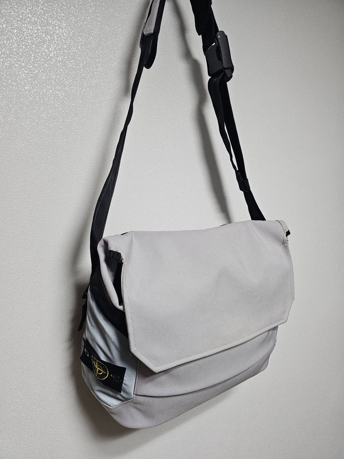 스톤아일랜드 리플렉티브 메신저백 상품이미지10