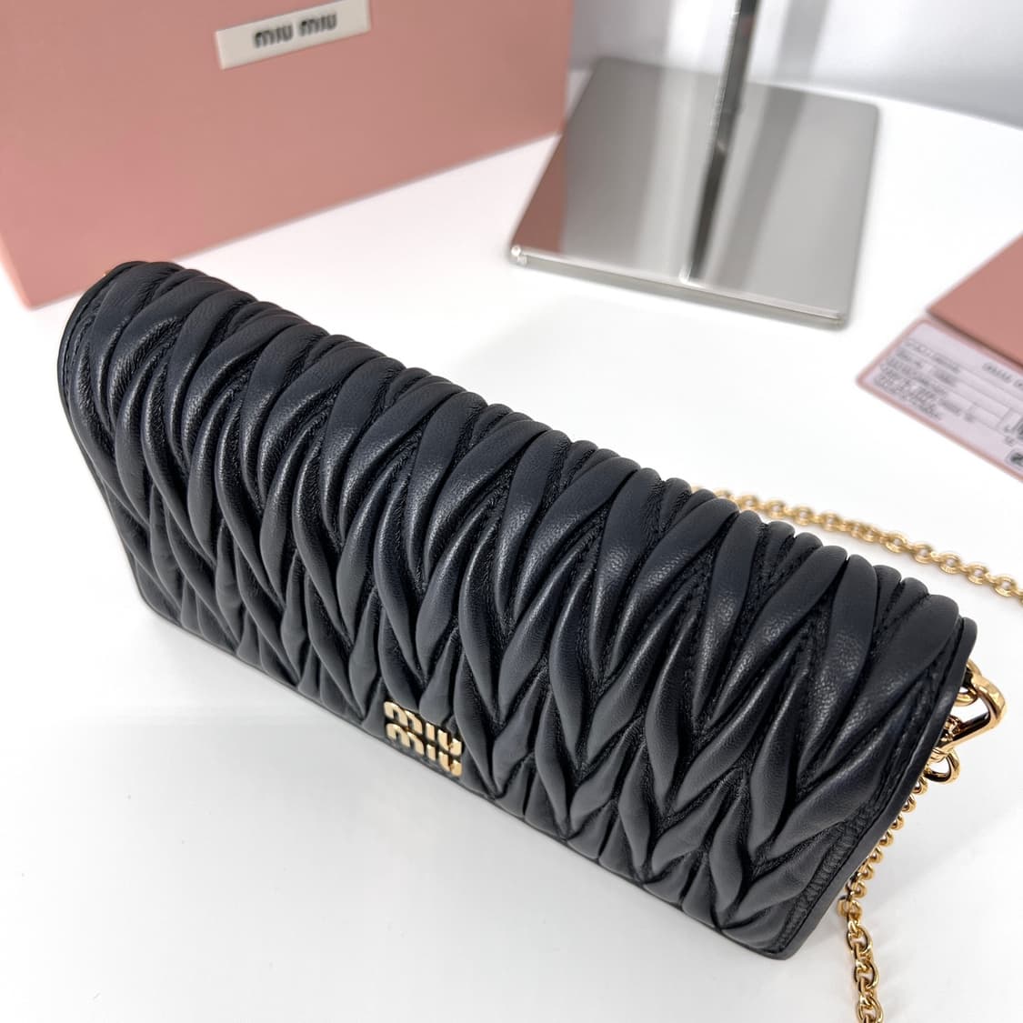 미우미우 마테라쎄 나파 체인 크로스백 블랙 (5ZH178) 상품이미지7