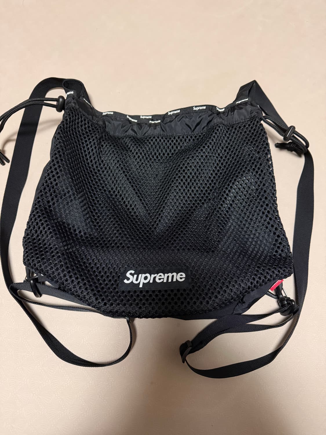 슈프림 메쉬 스몰 백팩 블랙 - 23SS 상품이미지1