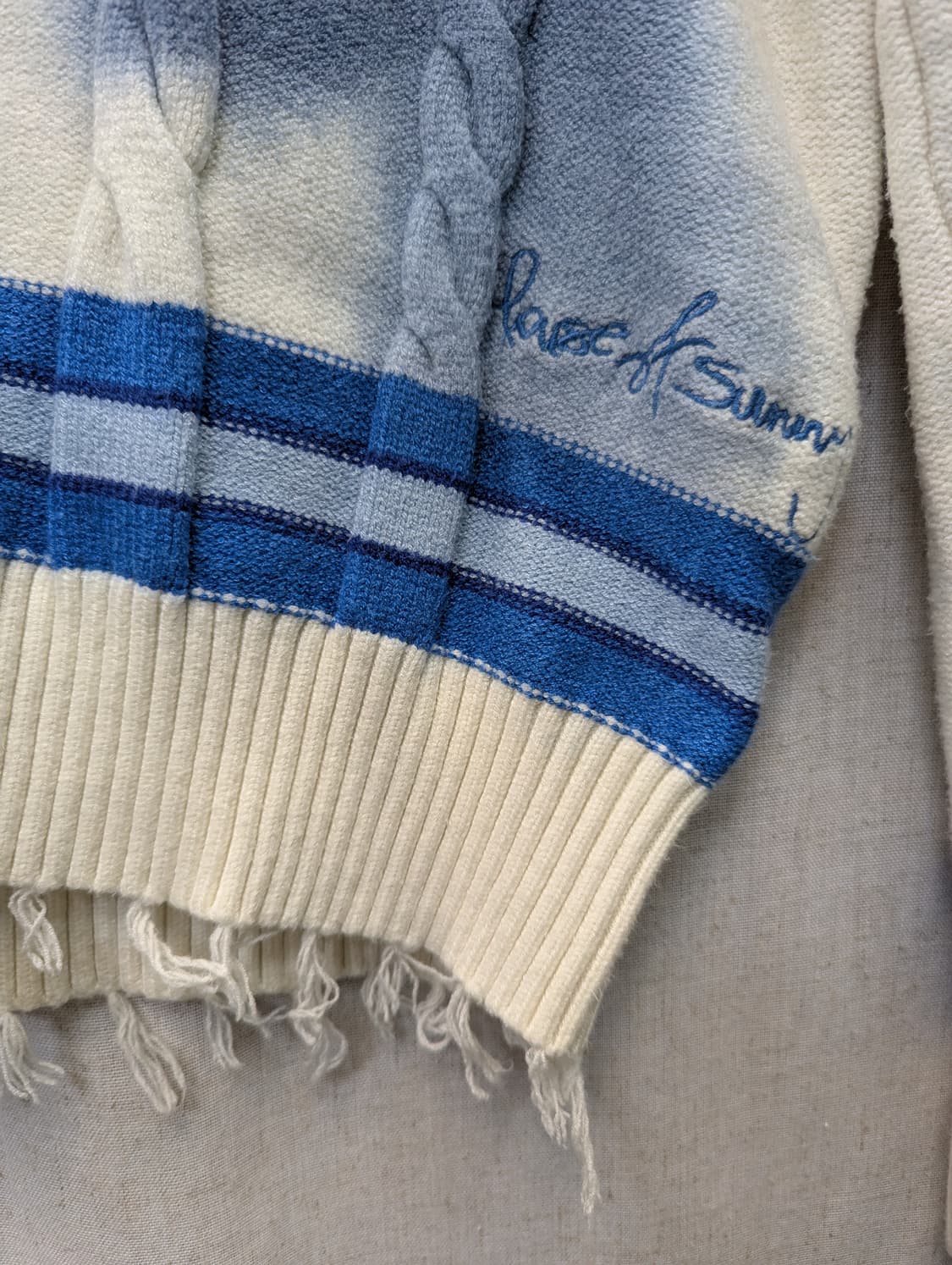 하우스오브써니 블루 브이넥 케이블 니트 상품이미지3