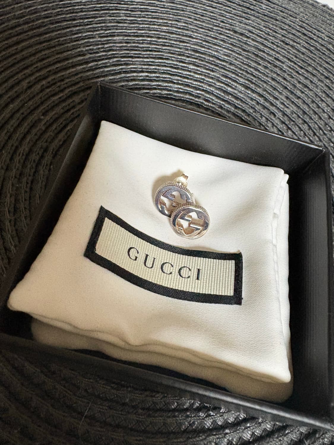 구찌 인터로킹 G스터드 귀걸이 상품이미지1