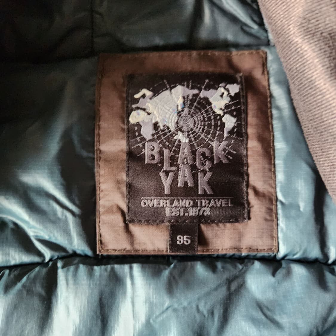 블랙야크 고프코어 아톰맛 경량패딩 상품이미지8