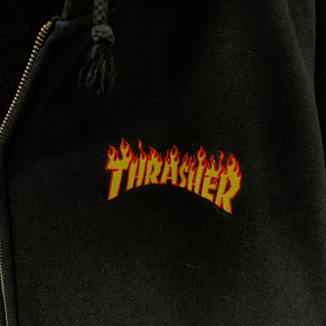 트레셔 불꽃로고 블랙 후드집업 상품이미지4